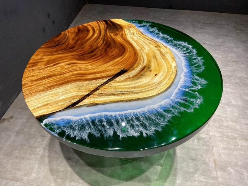 Table à manger en bois de noyer et résine époxy transparente